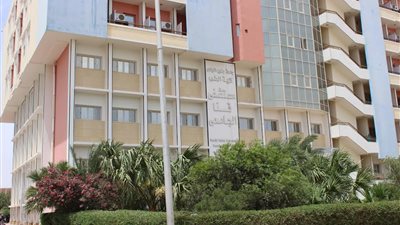 قنا الجامعي تستقبل 15 حالة في حادث تصادم بطريق قنا سوهاج الصحراوي