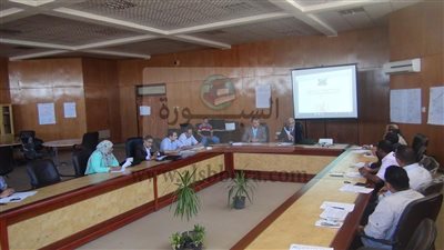 رئيس جامعة جنوب الوادي يجتمع بفريق عمل مركز التخطيط  الاستراتيجي