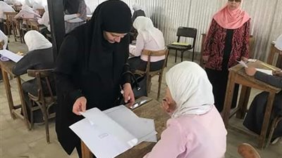 وكيل تعليم بنى سويف تتابع امتحانات الدبلوم بمدرسة التمريض 