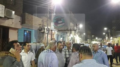 محافظ الاقصر يتجول فى شوارع القرنة