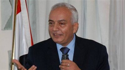 رئيس عام امتحانات الثانوية العامة يناقش ضوابط  تصحيح مادة الفيزياء بكراسة الامتحان