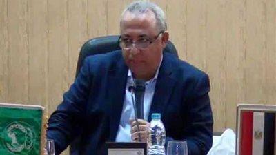 محافظ الشرقية يعتمد تثبيت جميع العمالة المؤقتة 