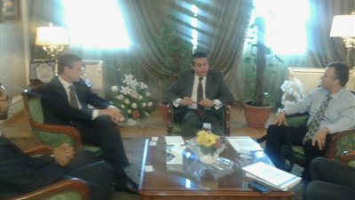 عبد الغفار يلتقى مسئولى وكالة النشر الدولية EL SEVIER