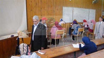 رئيس جامعة جنوب الوادي يتفقد سير امتحانات الدراسات العليا بكلية التربية بقنا