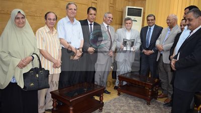 رئيس جامعة بنها يطالب بتطوير المدن الجامعيه خلال الاجازه الصيفيه