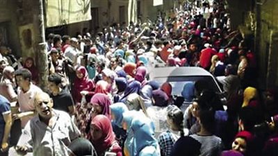 حالات إغماء وطوابير طويلة لطلاب الثانوية العامة ..السبب