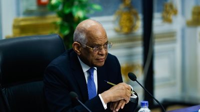 رئيس مجلس النواب أثناء مناقشة علاوات الموظفين :