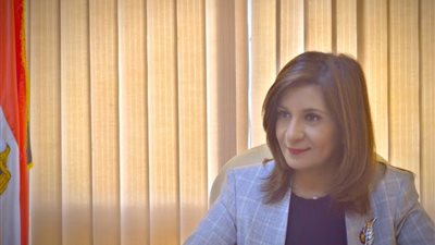 وزيرة الهجرة تنجح في احتواء أزمة 