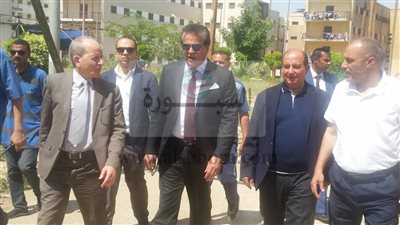بالصور..وزير التعليم العالى والبحث العلمى يتفقد مكتب التنسيق الرئيسى للقبول بالجامعات بجامعة القاهرة