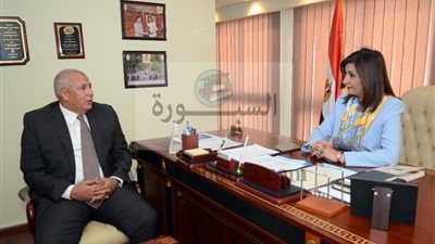 وزيرة الهجرة تبحث سبل التعاون مع محافظ الوادي الجديد..ووضع استراتيجية للترويج للوادي سياحيا وثقافيا