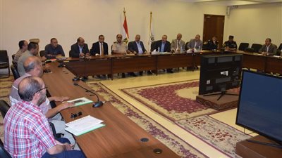 محافظ بني سويف يتابع اجرءات الألتزام بتعريفة الركوب وأسعار اسطوانات الغاز المنزلي 