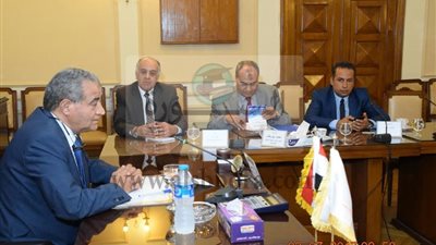 وزير التموين واتحاد الغرف التجارية يتفقان على ألا تتجاوز الزيادة في تكلفة نقل البضائع والسلع 10%