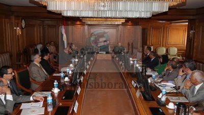 عبدالغفار: دعم الشراكة العلمية بين الجامعات ومراكز البحوث والصناعة في مجالي علوم الطيران والصناعة