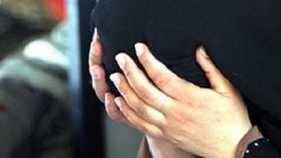 مهندس يضبط زوجته الطبيبة مع عشيقها