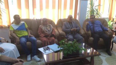  نائب رئيس جامعة قناة السويس يبحث مع 