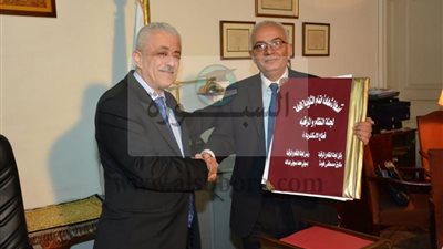 شوقى: نهنئ جموع الأسر والطلاب وشركاء العملية التعليمية في نجاح امتحانات الثانوية العامة لعام 2017 باقتدار وبكفاءة عالية جدا