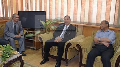 رئيس جامعة المنوفية في زيارة للهندسة الالكترونية