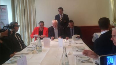 وزير التعليم العالي يلتقى أعضاء مجلس أمناء الأكاديمية العربية الألمانية ويشهد توقيع مذكرة تفاهم مع الجانب الألماني