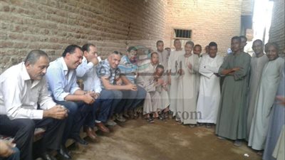محافظ الأقصر يستجيب لضغوط شباب قرية أصفون ويبحث شكاوى طفح المجارى