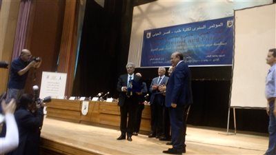 بالصور.. تكريم نصار في احتفالية المؤتمر السنوي بطب القصر العيني