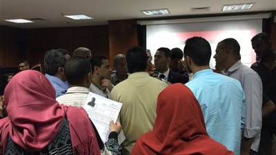 بالصور.. إقبال كثيف على كليات القمة 