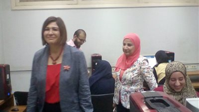 عميدة كلية الآداب جامعة عين شمس تتفقد معامل التنسيق الالكتروني للثانويه العامه ٢٠١٧