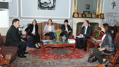 نائب رئيس جامعة عين شمس يلتقى وفدا من جامعة ماربورج الألمانية