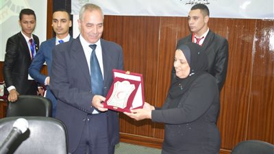 في مؤتمر تمريض بنها المطالبه: بتضافر الجهود بين أجيال أبناء مهنة التمريض