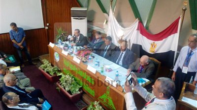  قناديل البحر بين الإبادة والاستفادة.. ندوة بجامعة عين شمس