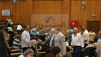 صور.. رئيس جامعة قناة السويس  يتفقد تنسيق المرحلة الأولى للثانوية العامة  