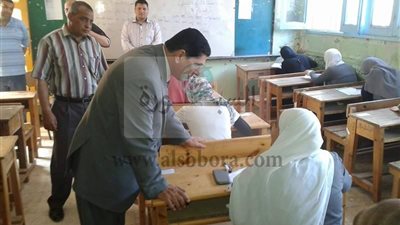وكيل التعليم بكفرالشيخ يتفقد إمتحانات الدور الثانى بالإعدادية