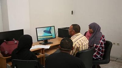 بالصور.. معامل جامعة جنوب الوادي تستقبل طلاب المرحلة الثانية