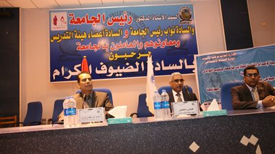 بالصور.. دورة تدريبية لإعداد القادة لطلاب جامعة جنوب الوادي