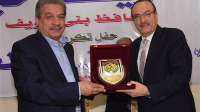 بالصور.. تكريم رئيس جامعة بنى سويف من قيادات المحافظة