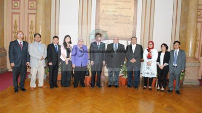 رئيس جامعة عين شمس يستقبل وفدا صينيا