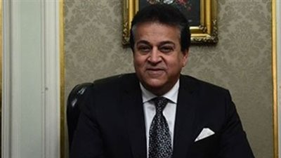 عبدالغفار يستعرض تقريرًا حول أنشطة مركز بحوث وتطوير الفلزات