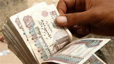 بالمستندات| بعد وقف خصم الضرائب فى أول اغسطس.. حصول معلم خبير على 215 جنيها