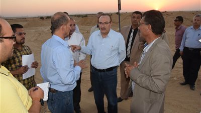 محافظ بني سويف يتابع الحلول الجذرية لمشكلة الصرف الصناعي 