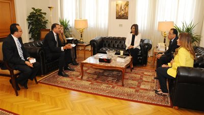  وزيرا الإسكان والهجرة يتفقان على خدمات جديدة للمصريين بالخارج مكتب للمصريين بالخارج بمراكز خدمة المدن الجديدة .. ووحدات بالعاصمة الإدارية الجديدة