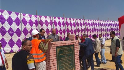 وزيرا الإسكان والتنمية المحلية ومحافظ القاهرة يضعون حجر الأساس لمشروع تطوير سوق التونسي بحي الخليفة​
