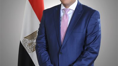 وزير الإسكان يكلف بسرعة شراء أتوبيسات لحل مشكلة المواصلات بالمدن الجديدة