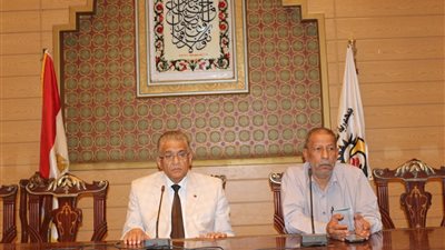 المهن التعليمية تبحث مطالب معلمى مصر القديمة