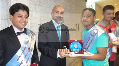 التعليم تكرم طلاب المرحلة الإعدادية الفائزين في مسابقة الطالب،الطالبة المثالية