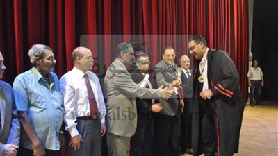 طب بيطري قناة السويس تحتفل بتخريج الدفعة الـ27