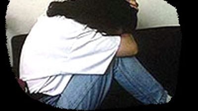 زوجة تلقى بنفسها من الدور الثالث بعد ضبط زوجها لعشيقها داخل غرفة النوم