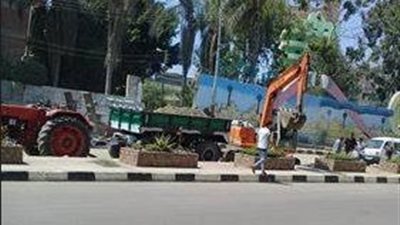 طرق المنوفية تبدأ أعمال رصف شارع بورسعيد بأشمون