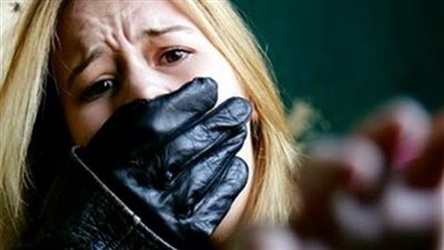 خطف عارضة أزياء وعرضها للبيع على الإنترنت 