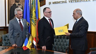 توقيع إتفاقية تعاون علمية بين جامعتى كفرالشيخ وبوخارست برومانيا