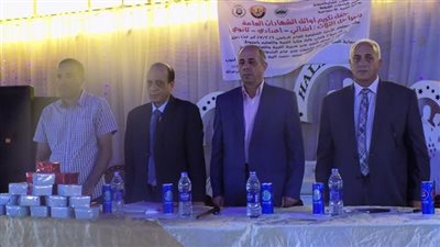 بالصور.. إدارة ابنوب التعليمية تكرم أوائل الشهادات العامة  