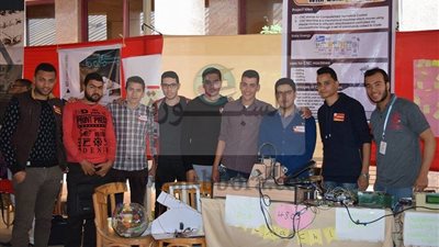 ماكينة اليكترونية لتصنيع الدوائر الإلكترونية المعقدة ابتكار جديد لطلبة هندسة منوف 